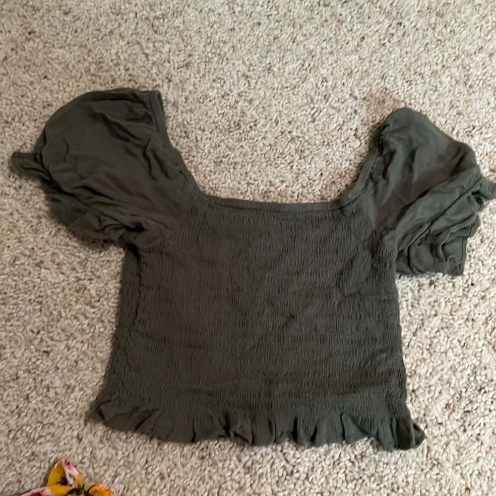 Tillys green cropped top